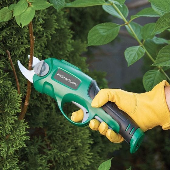 power pruner cutting branches 