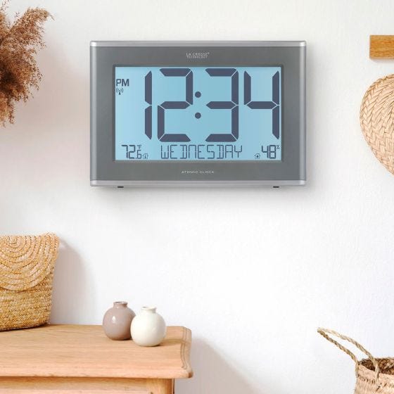 Executive Easy-to-Read Atomic Clock